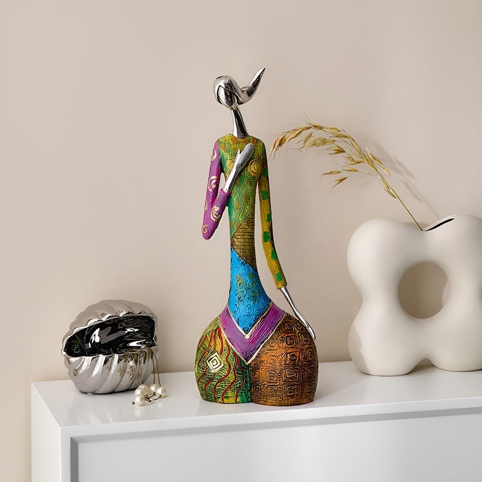 SculptaLume – Elegant Harpiksstatue til Stilfuld Boligindretning