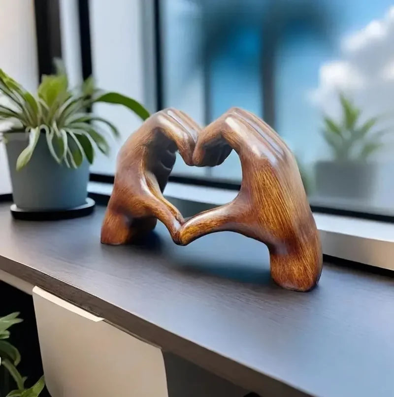 HeartGlow Dekorativ Hjertefigur – Elegant Design med Poleret Overflade
