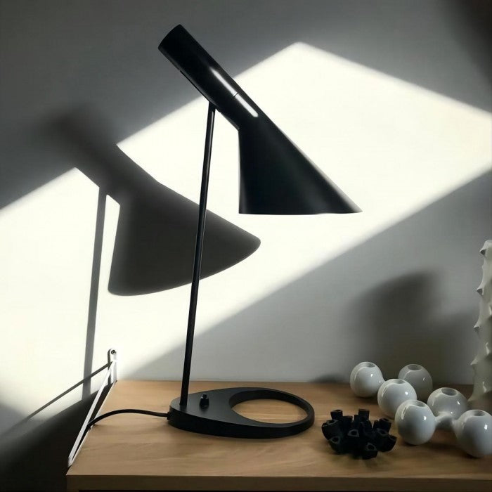 EchoLume - slank og justerbar bordlampe
