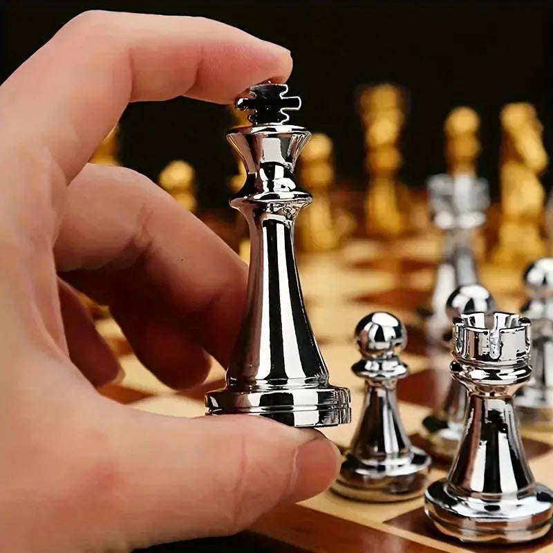 Regal Chess Set – Eksklusivt Sammenklappeligt Skaksæt i Træ med Metalbrikker