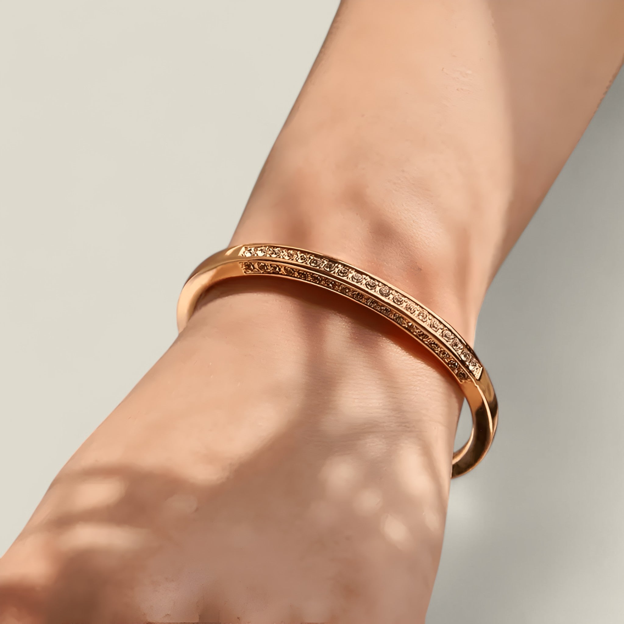 Sierra guldbelagt armbånd med stammemønster