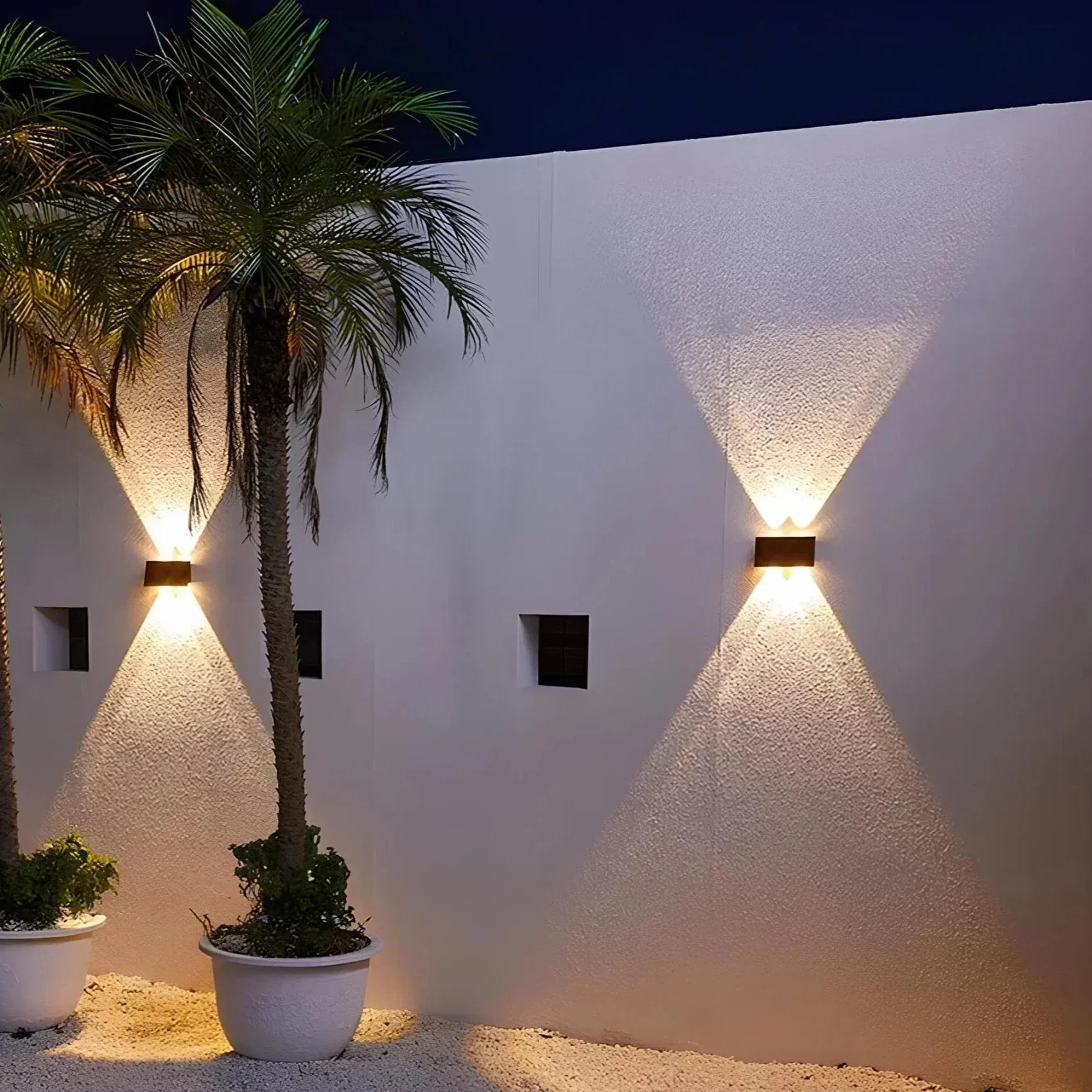SolarGlow Elegant Solcelle Væglampe – Stilfuld og Energibesparende Udendørsbelysning