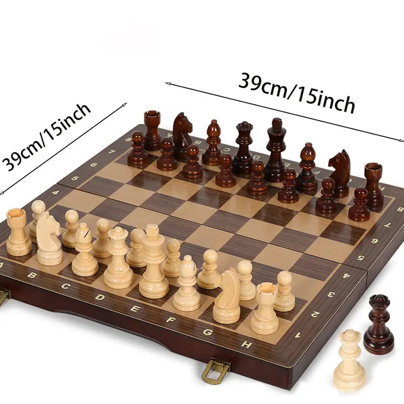 Majestic Chess Set – Håndlavet Træskaksæt med Ekstra Dronninger