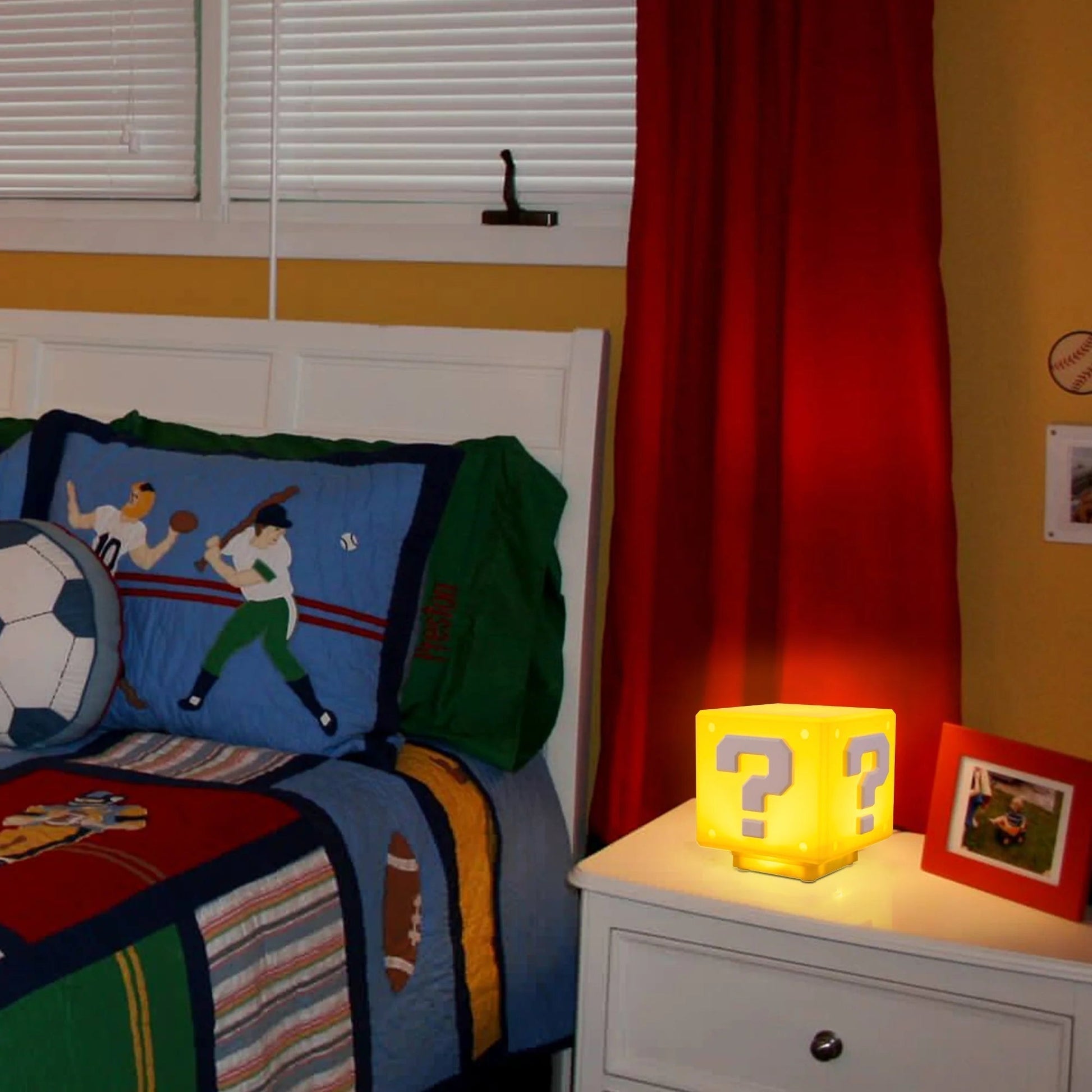 Power-Up Block natlampe - Super Mario-inspireret spildekor