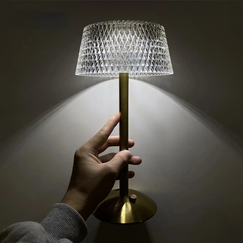 Ledningsfri LED-bordlampe