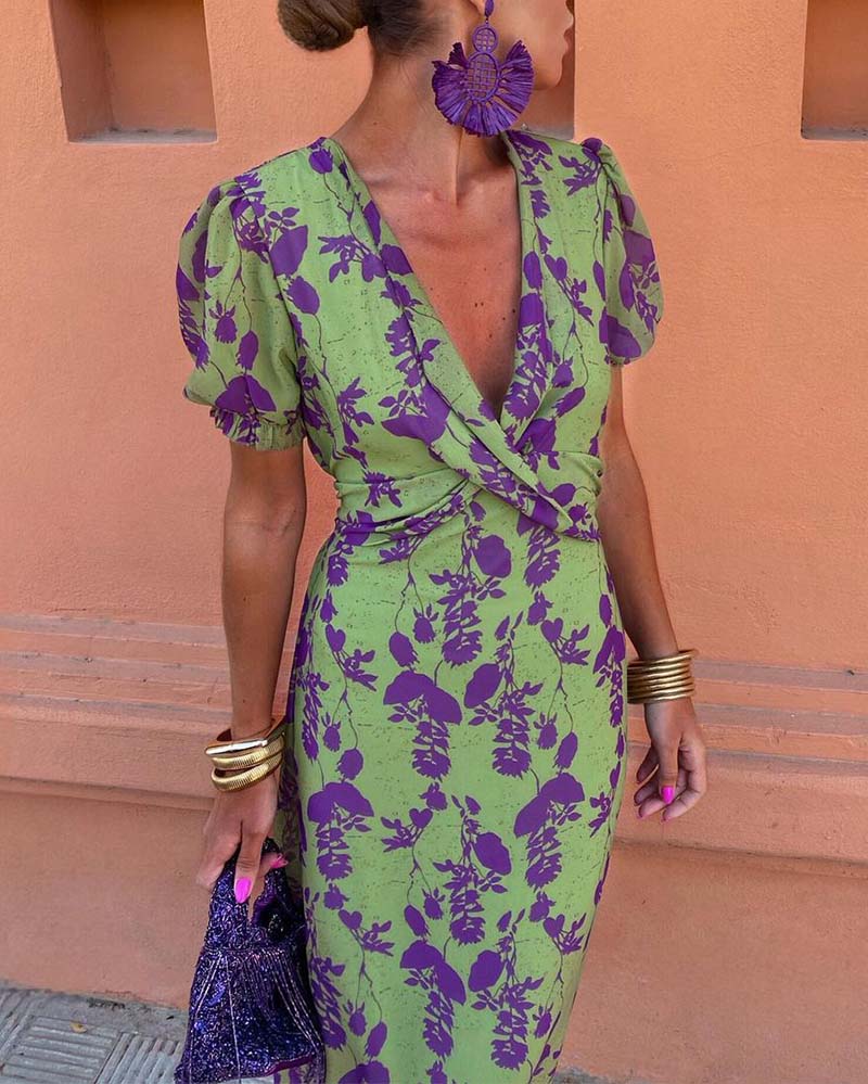 Emilia Blomsterkjole – Elegant og Feminin Kjole til Enhver Anledning