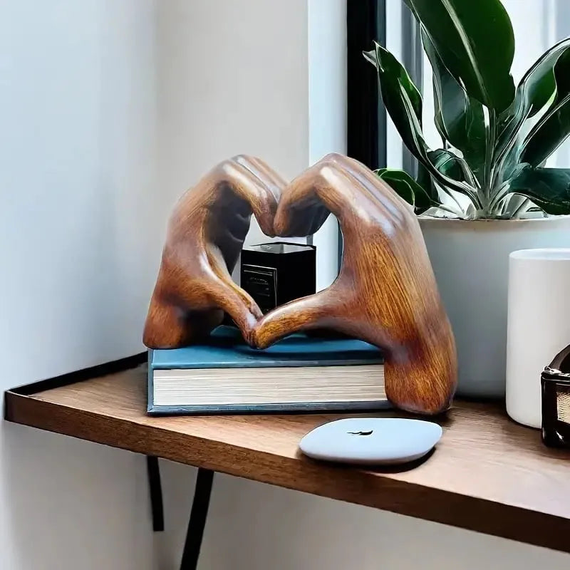 HeartGlow Dekorativ Hjertefigur – Elegant Design med Poleret Overflade