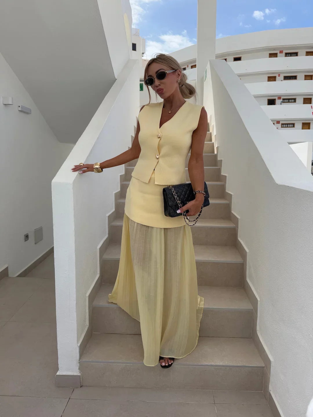 Clara – Elegant Sæt med Top og Nederdel