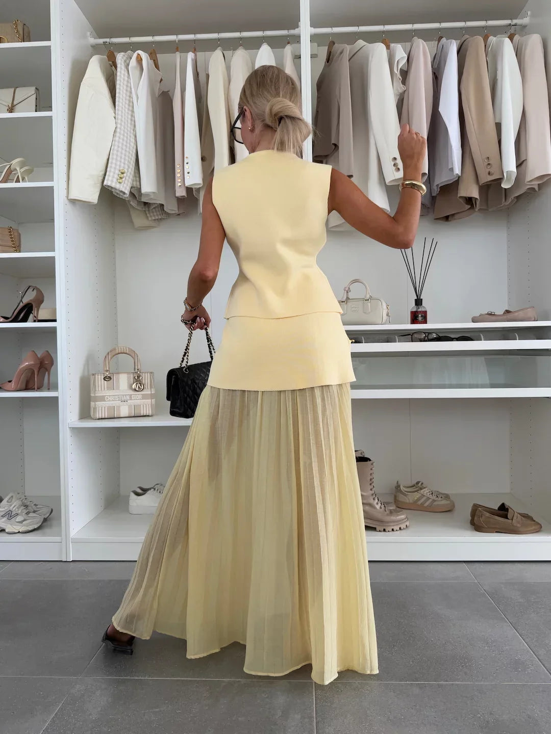 Clara – Elegant Sæt med Top og Nederdel