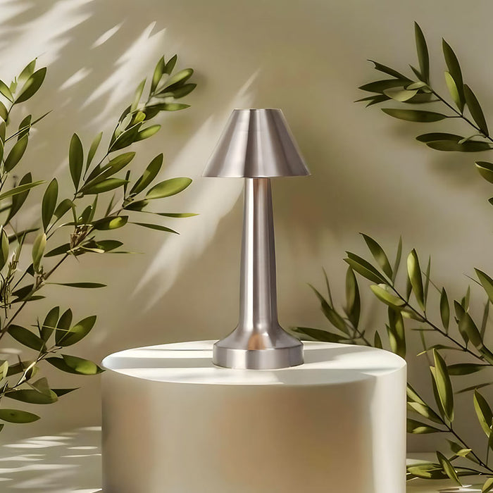 LumiCone - Slank konisk moderne bordlampe