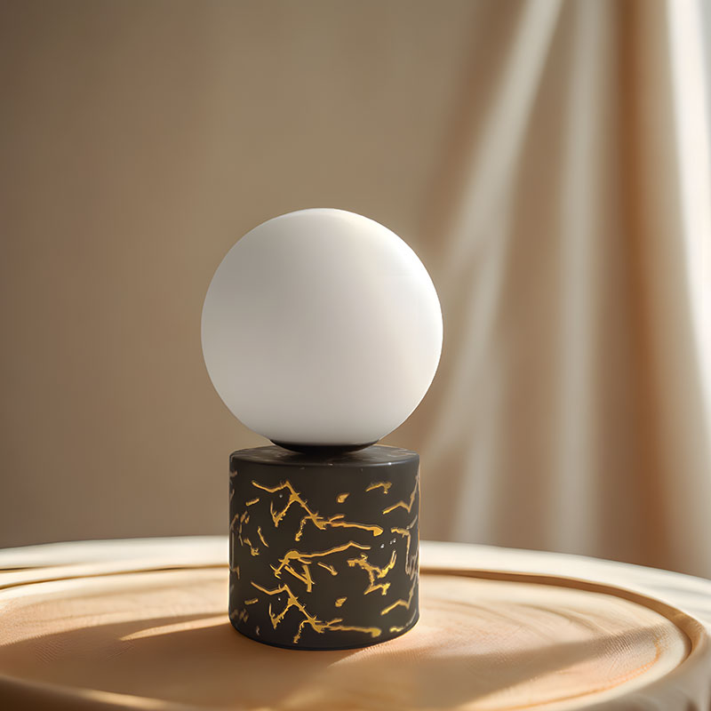 GuldAccenter - Elegant kuglebordslampe