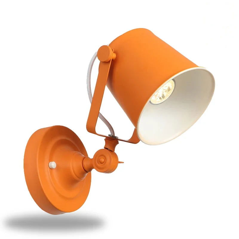 RetroLume Vintage Væglampe – Klassisk Design med Justerbart Lys