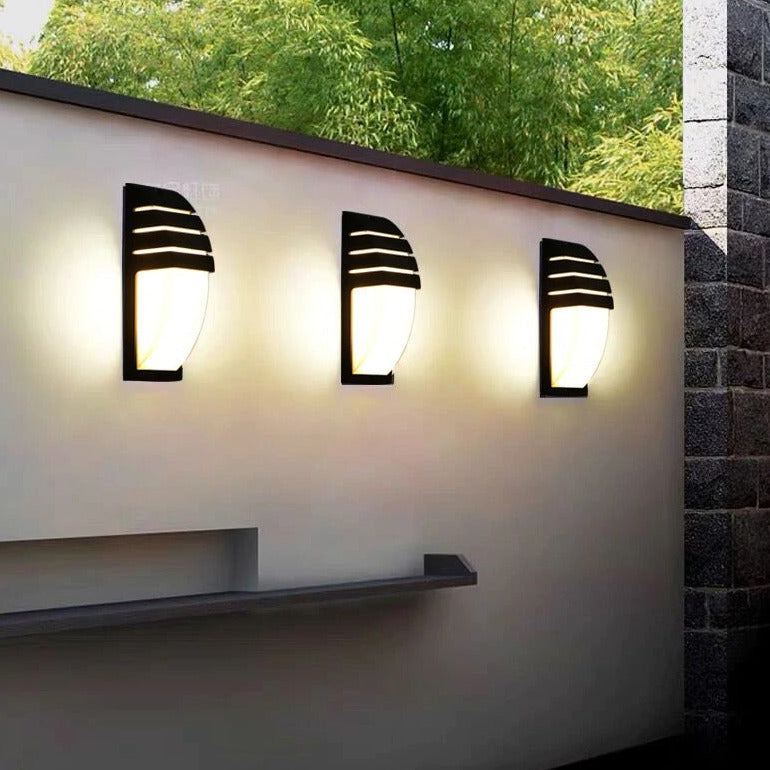 LumeArc Moderne Udendørs Væglampe – Stilrent Design med Elegant Bue