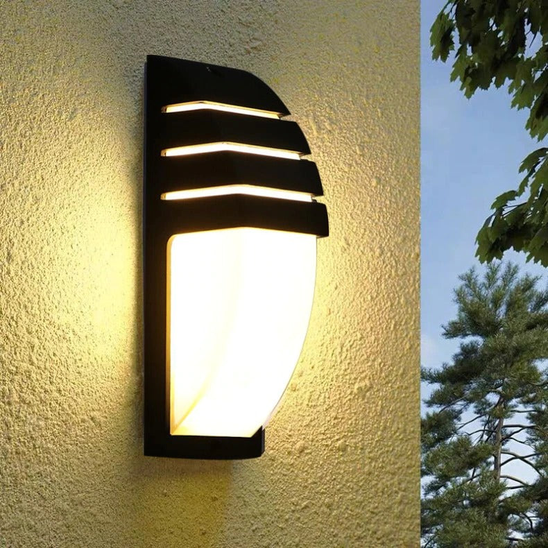 LumeArc Moderne Udendørs Væglampe – Stilrent Design med Elegant Bue