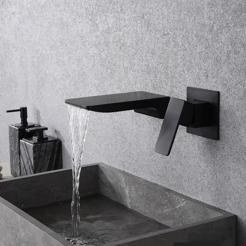 AquaFlow Moderne Vægmonteret Vandhane – Stilrent Design & Praktisk Funktionalitet
