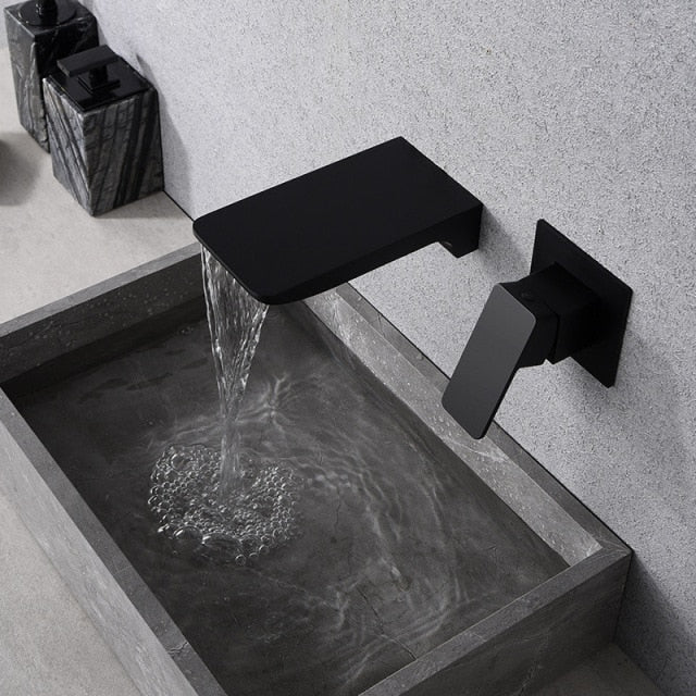AquaFlow Moderne Vægmonteret Vandhane – Stilrent Design & Praktisk Funktionalitet