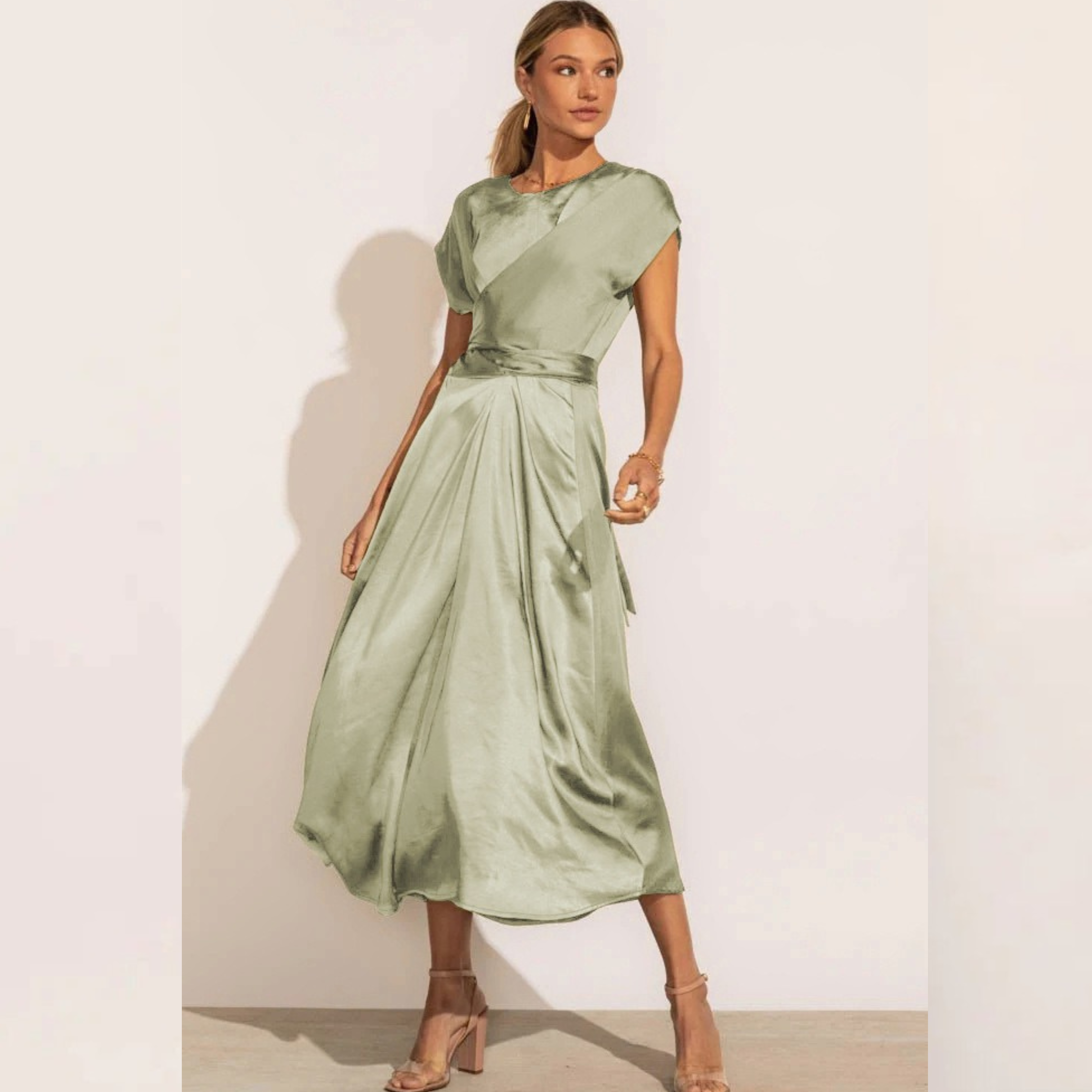 Victoria Elegant Draperet Kjole – Sofistikeret Stil til Enhver Anledning