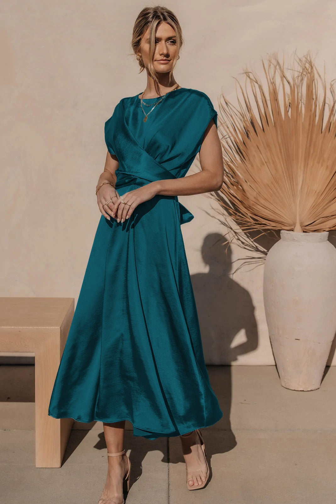 Victoria Elegant Draperet Kjole – Sofistikeret Stil til Enhver Anledning